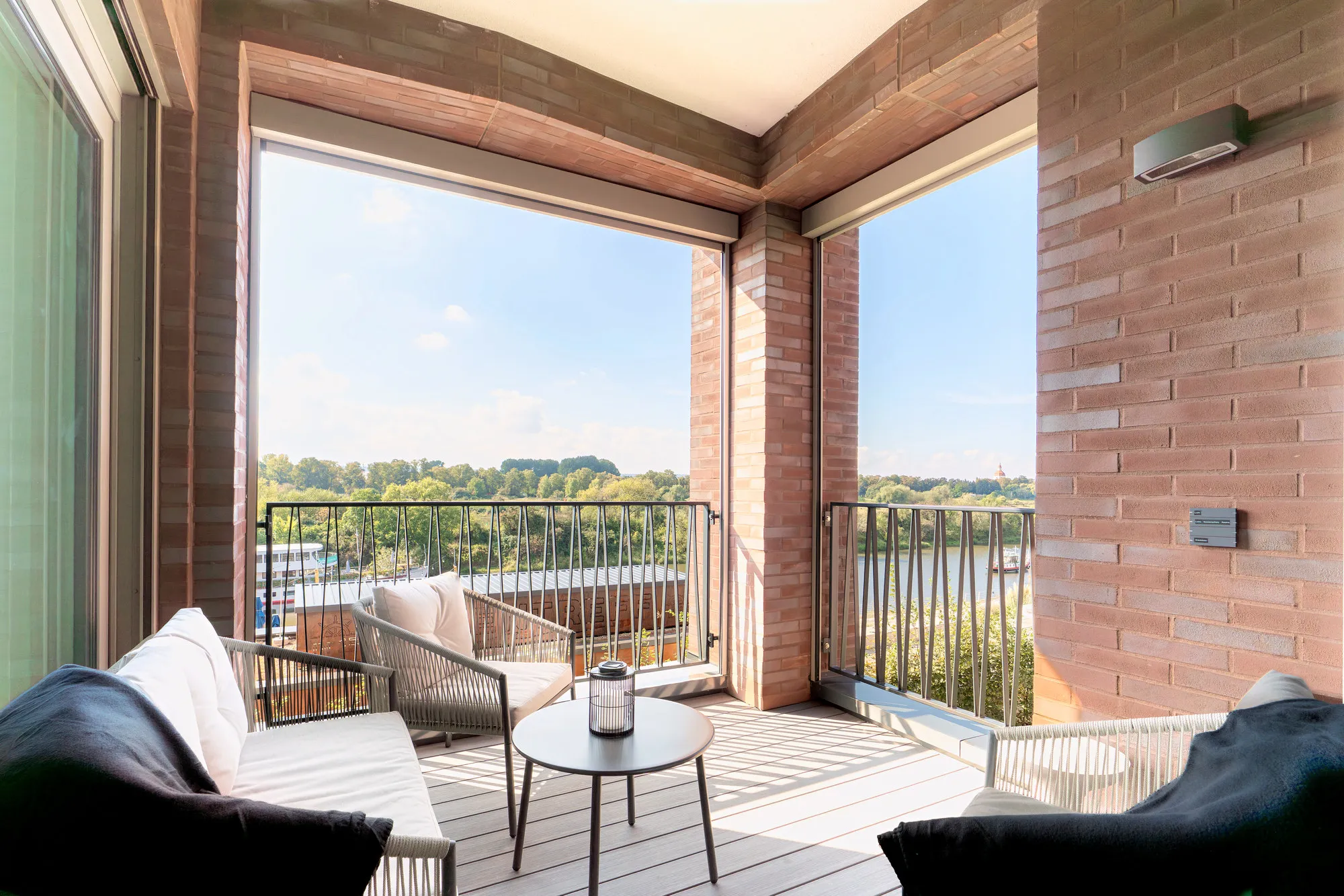 Balkon mit Elbblick im Boutique-Apartment Promenadenquartier in Dresden